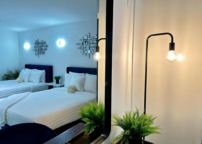 Falcon Bay - Airport Pickup Available - Gated-security Appartement